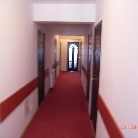 בוקרשט Hotel Basarab מראה חיצוני תמונה