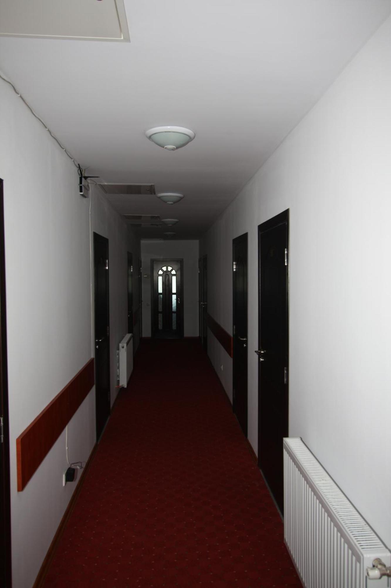בוקרשט Hotel Basarab מראה חיצוני תמונה