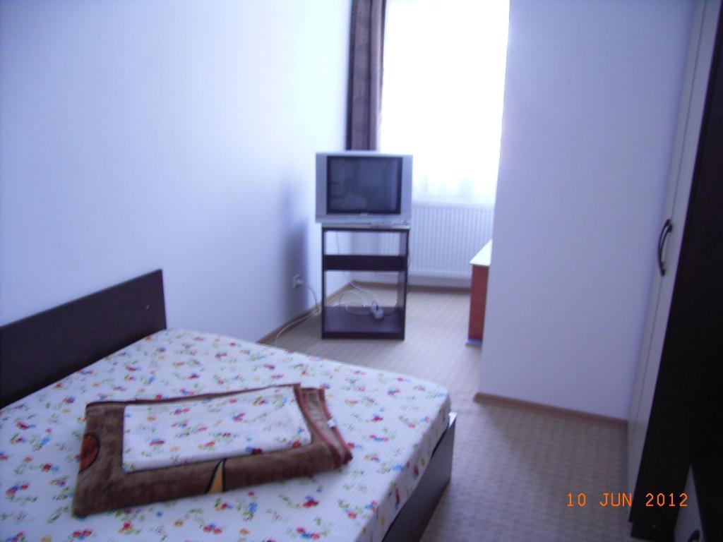 בוקרשט Hotel Basarab חדר תמונה