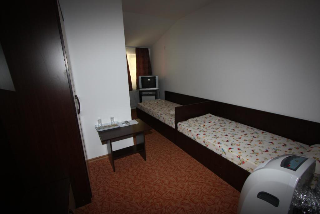 בוקרשט Hotel Basarab חדר תמונה
