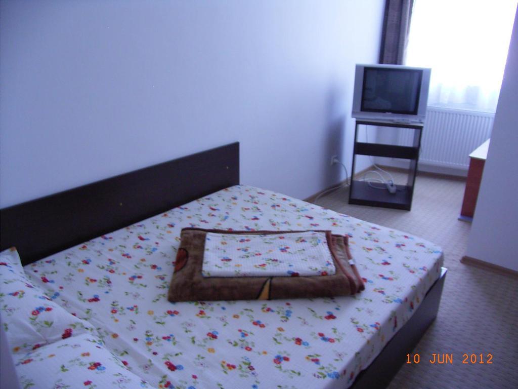 בוקרשט Hotel Basarab חדר תמונה